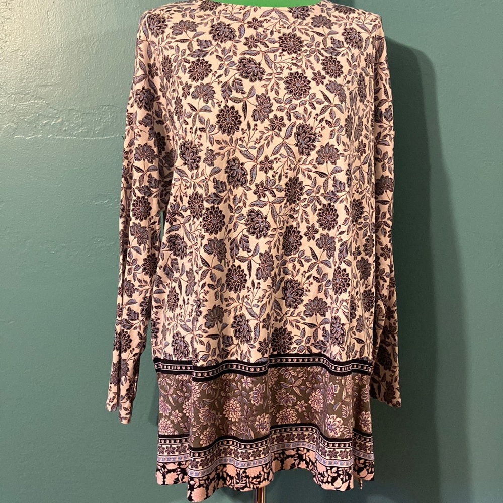 Stunning Tunic in Lavenders and Cream